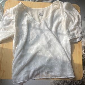 White Blouse w/decal and puffer sleeves